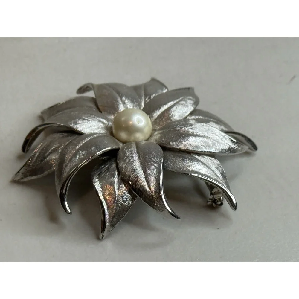 Vintage Silver Tone Faux Pearl Flower 3